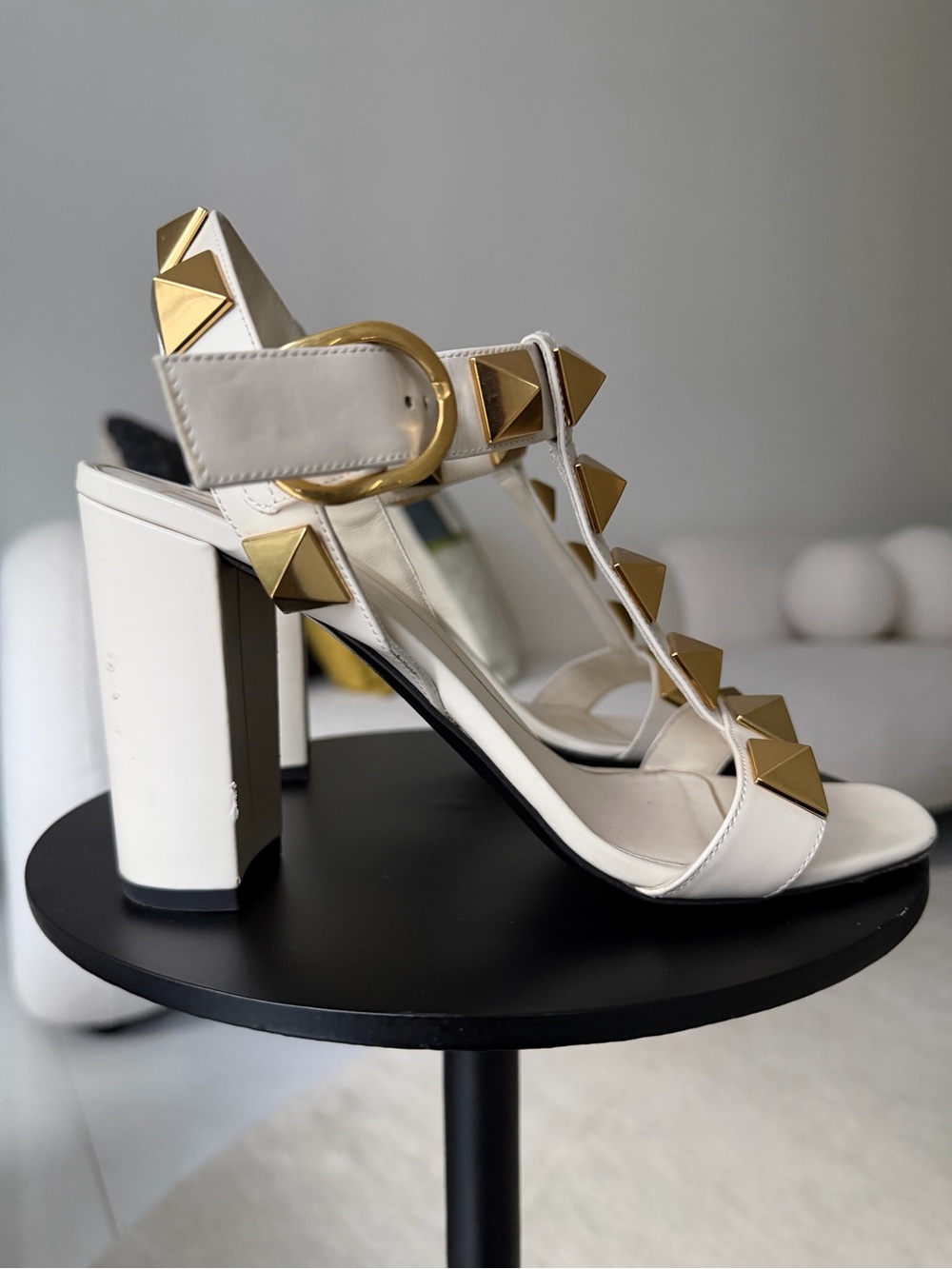 Valentino Garavani White Leather Block-Heel Sandals with Gold Pyramid Studs - Picture 6 of 7